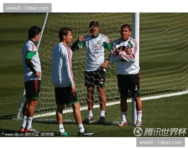 墨西哥防线备战计划被迫调整 突发伤情引发球迷广泛关注